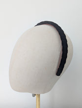 Load image into Gallery viewer, Iris