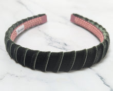 Load image into Gallery viewer, Iris