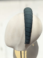 Load image into Gallery viewer, Cavendish