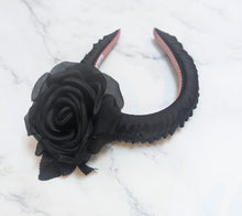 Load image into Gallery viewer, Lytton Floral