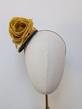 Load image into Gallery viewer, Rosa