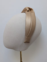 Load image into Gallery viewer, Lyra Twist