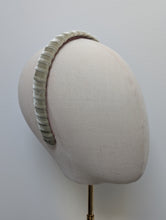 Load image into Gallery viewer, Iris