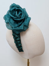 Load image into Gallery viewer, Lytton Floral