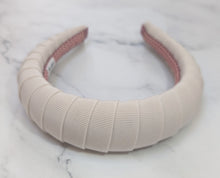 Load image into Gallery viewer, Cavendish