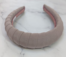 Load image into Gallery viewer, Cavendish