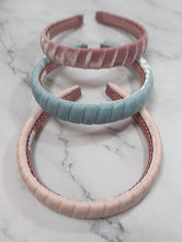 Load image into Gallery viewer, Iris