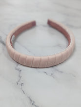 Load image into Gallery viewer, Iris