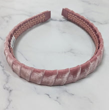 Load image into Gallery viewer, Iris