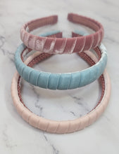 Load image into Gallery viewer, Iris