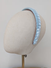 Load image into Gallery viewer, Iris