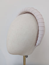 Load image into Gallery viewer, Cavendish