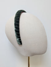 Load image into Gallery viewer, Iris