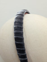 Load image into Gallery viewer, Iris