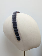 Load image into Gallery viewer, Iris