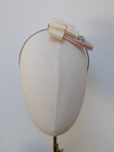 Load image into Gallery viewer, Victoria