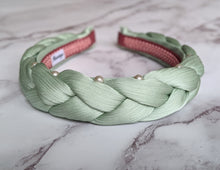 Load image into Gallery viewer, Illyria