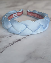 Load image into Gallery viewer, Illyria