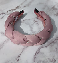 Load image into Gallery viewer, Pevensie Pearl