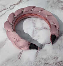 Load image into Gallery viewer, Pevensie Pearl