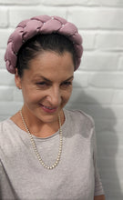 Load image into Gallery viewer, Pevensie Pearl