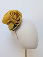 Load image into Gallery viewer, Rosa

