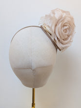 Load image into Gallery viewer, Rosa
