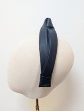 Load image into Gallery viewer, Lyra Twist
