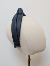 Load image into Gallery viewer, Lyra Twist
