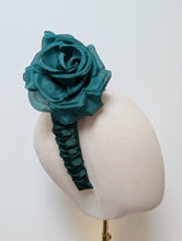 Load image into Gallery viewer, Lytton Floral
